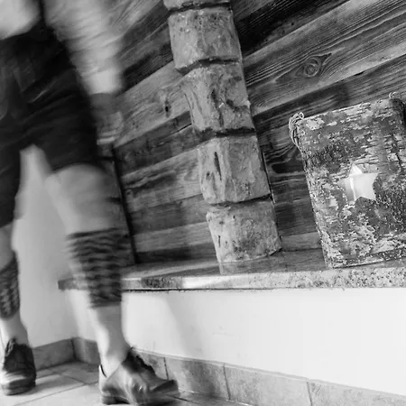 Zur Schoenen Aussicht Garni Konukevi